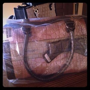 New GUESS purse/handbag